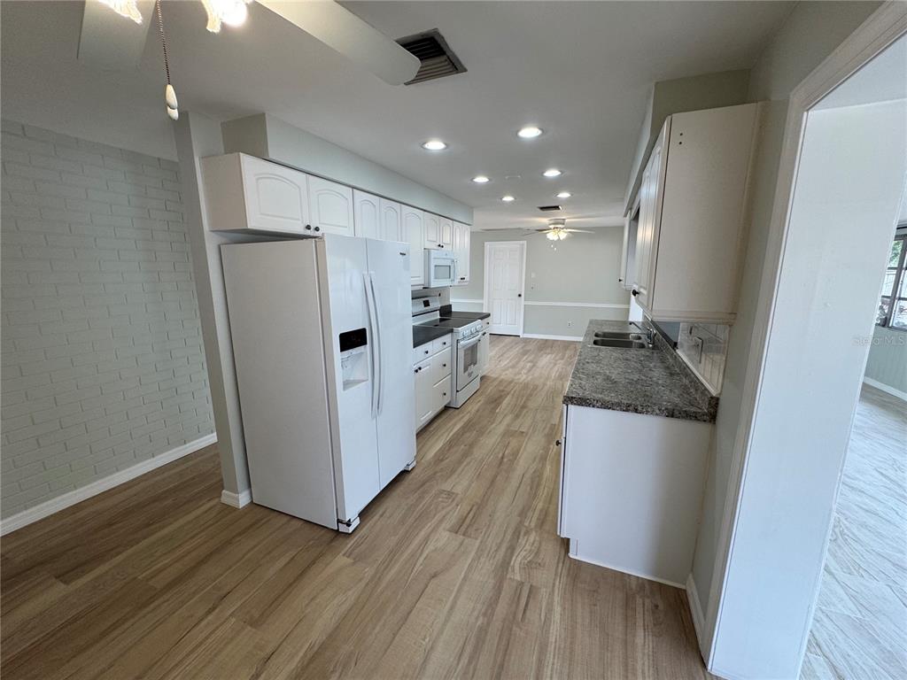 1764 Thames Street Clearwater, FL 33755 - Photo 5 of 15