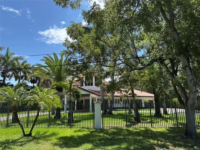 $15,500 | 10600 Southwest 69th Avenue, Pinecrest, FL 33156
