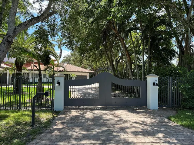 $15,500 | 10600 Southwest 69th Avenue, Pinecrest, FL 33156