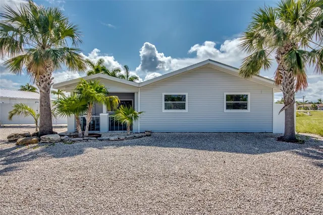 a view of a house with backyard and porch