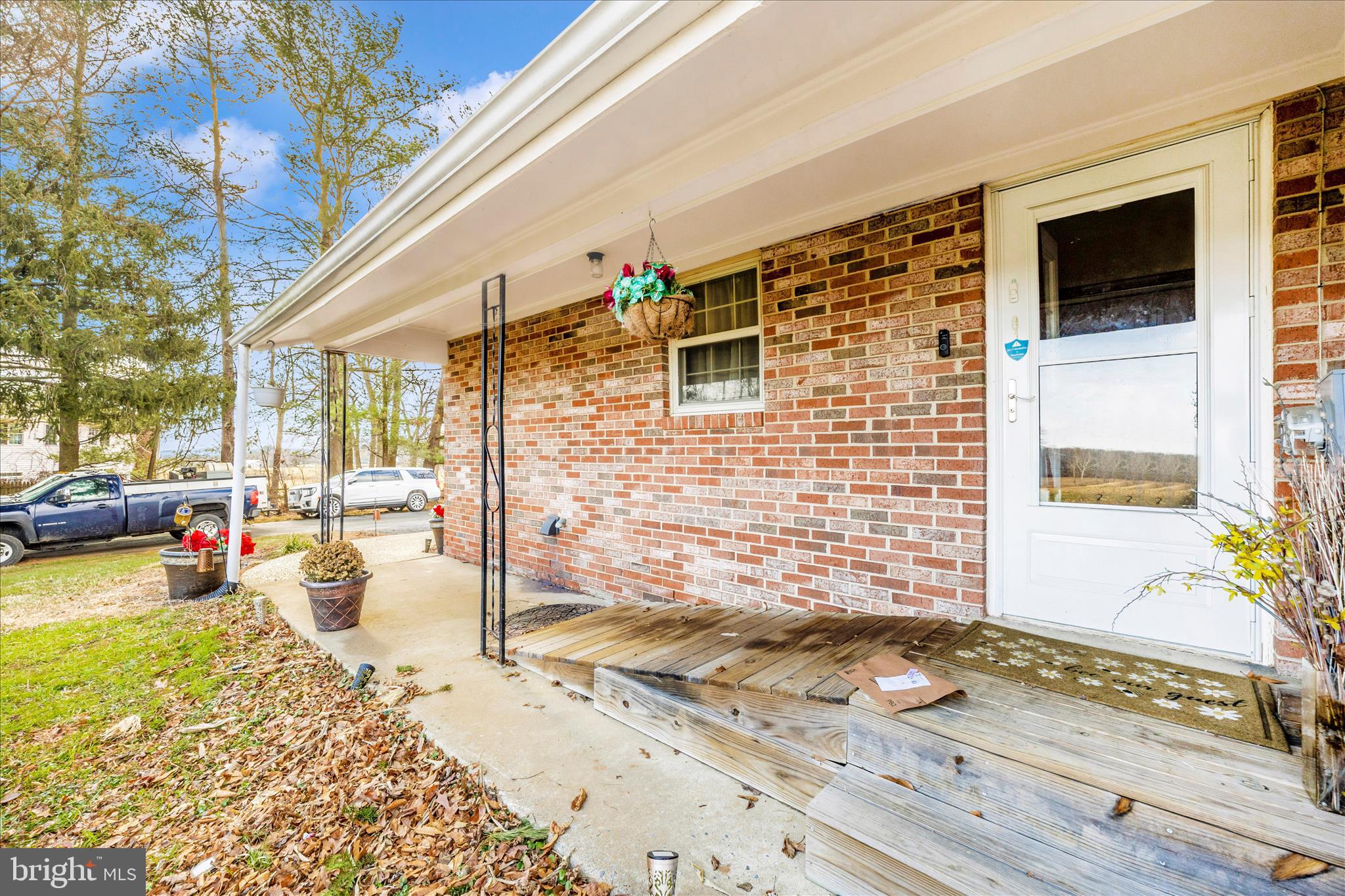 25801 Long Corner Road Gaithersburg, MD 20882 - Photo 15 of 52 a view of a backyard with a patio