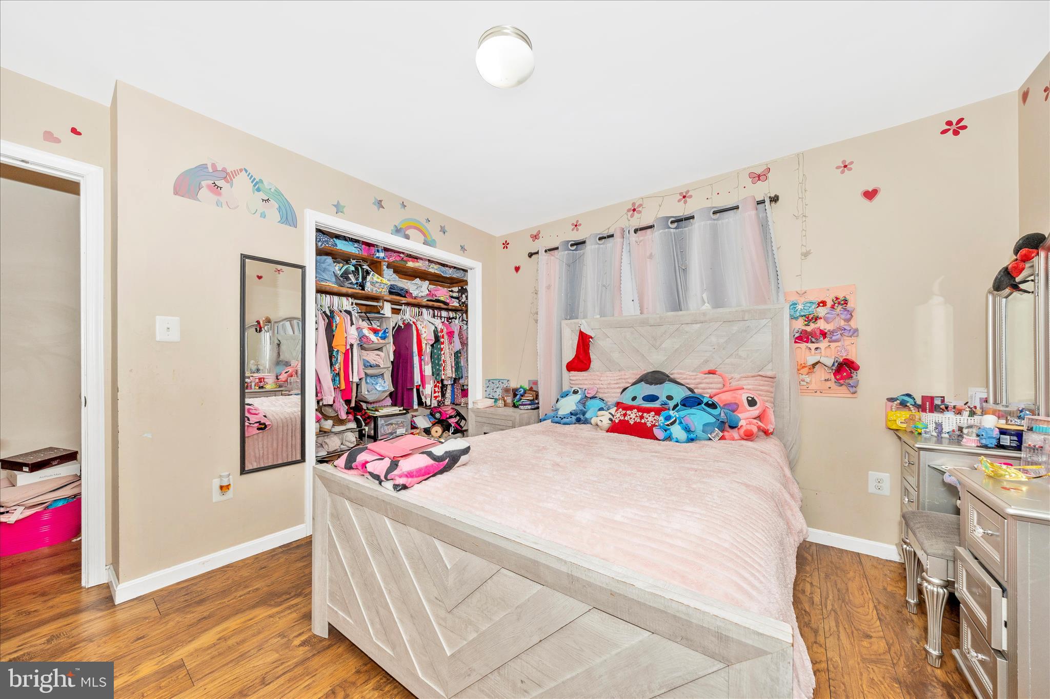 25801 Long Corner Road Gaithersburg, MD 20882 - Photo 33 of 52 a bedroom with furniture a baby bed and a white couch