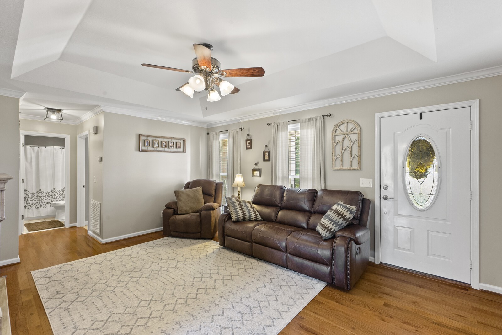 4347 Airport Road Springfield, TN 37172 - Photo 3 of 37 a living room with furniture and a rug