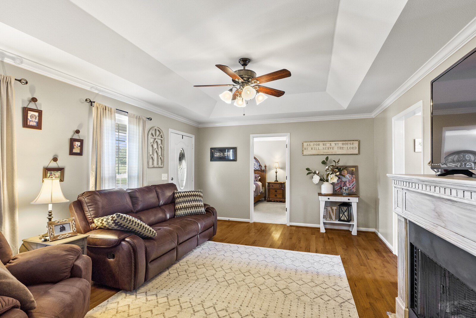 4347 Airport Road Springfield, TN 37172 - Photo 4 of 37 a living room with furniture and a fireplace