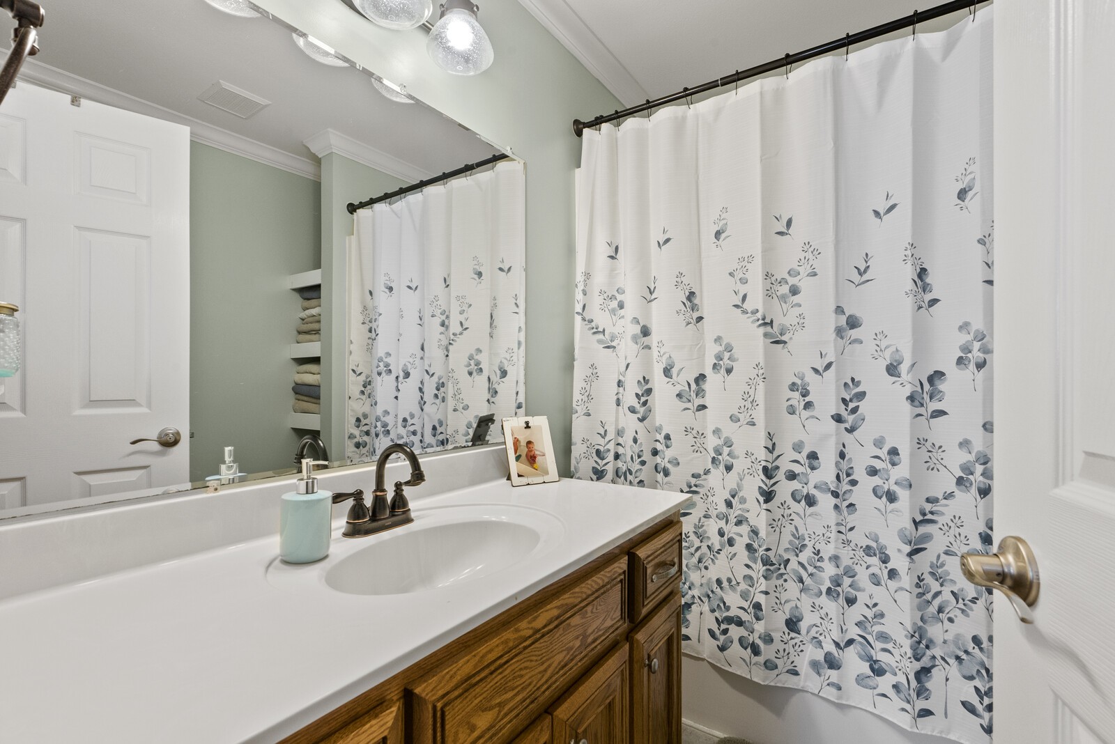 4347 Airport Road Springfield, TN 37172 - Photo 9 of 37 a bathroom with a sink and a mirror