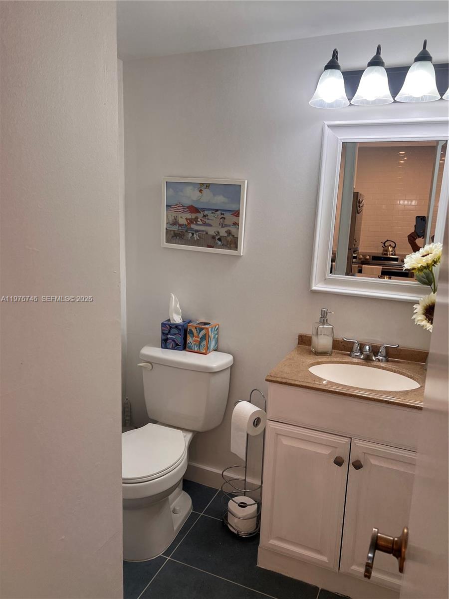 400 North Riverside Drive, Unit 410 Pompano Beach, FL 33062 - Photo 17 of 70 guest half bath