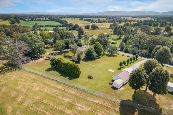 $310,000 | 293 Airport Drive, McMinnville, TN 37110