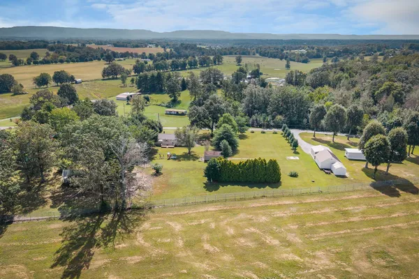 $310,000 | 293 Airport Drive, McMinnville, TN 37110