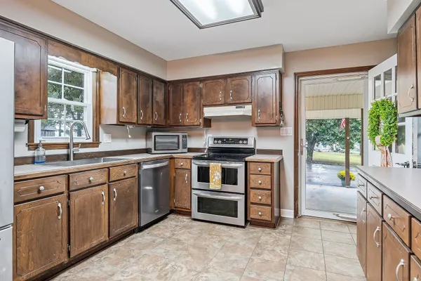 $310,000 | 293 Airport Drive, McMinnville, TN 37110