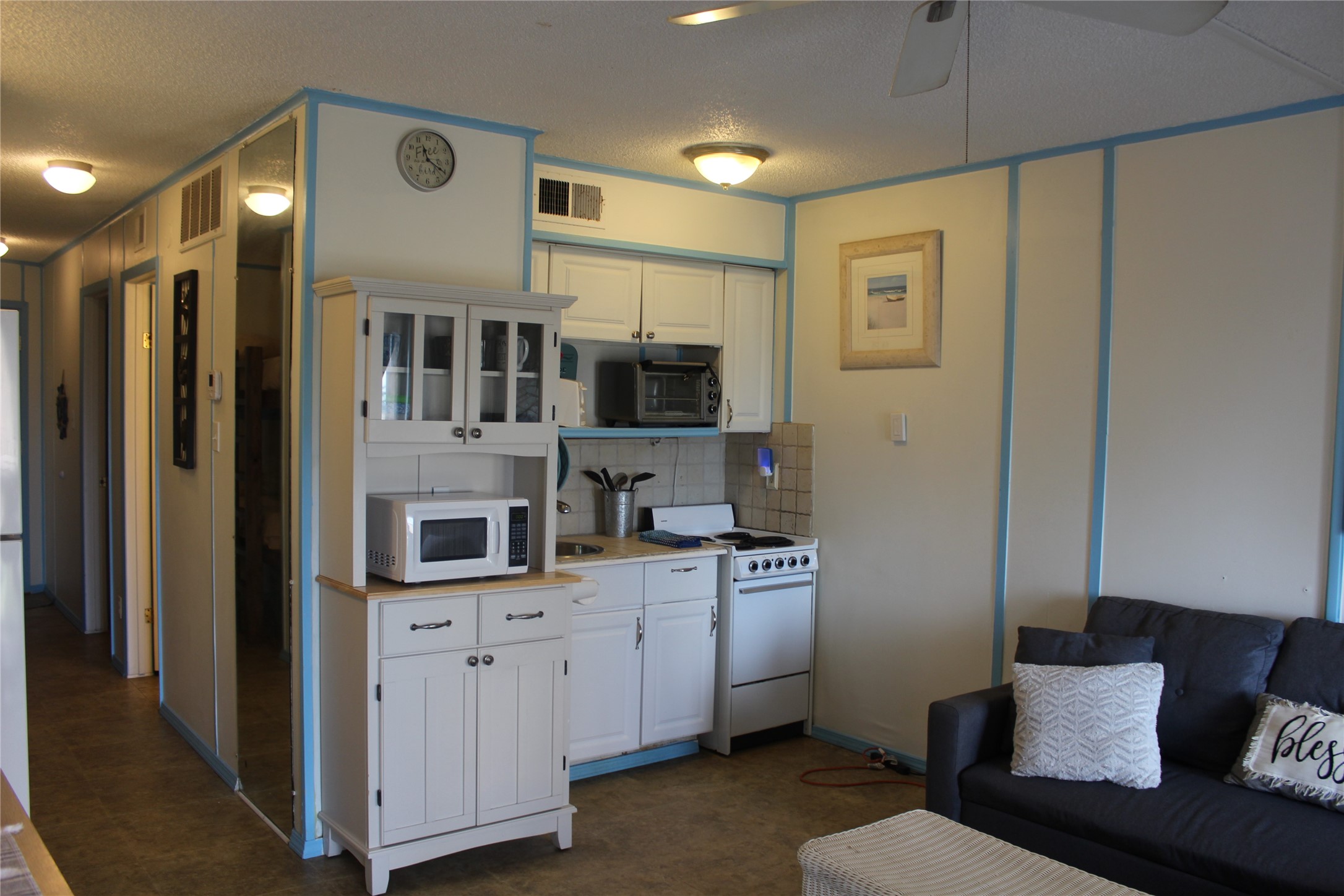 3938 Surfside Boulevard Corpus Christi, TX 78402 - Photo 6 of 21 Kitchen