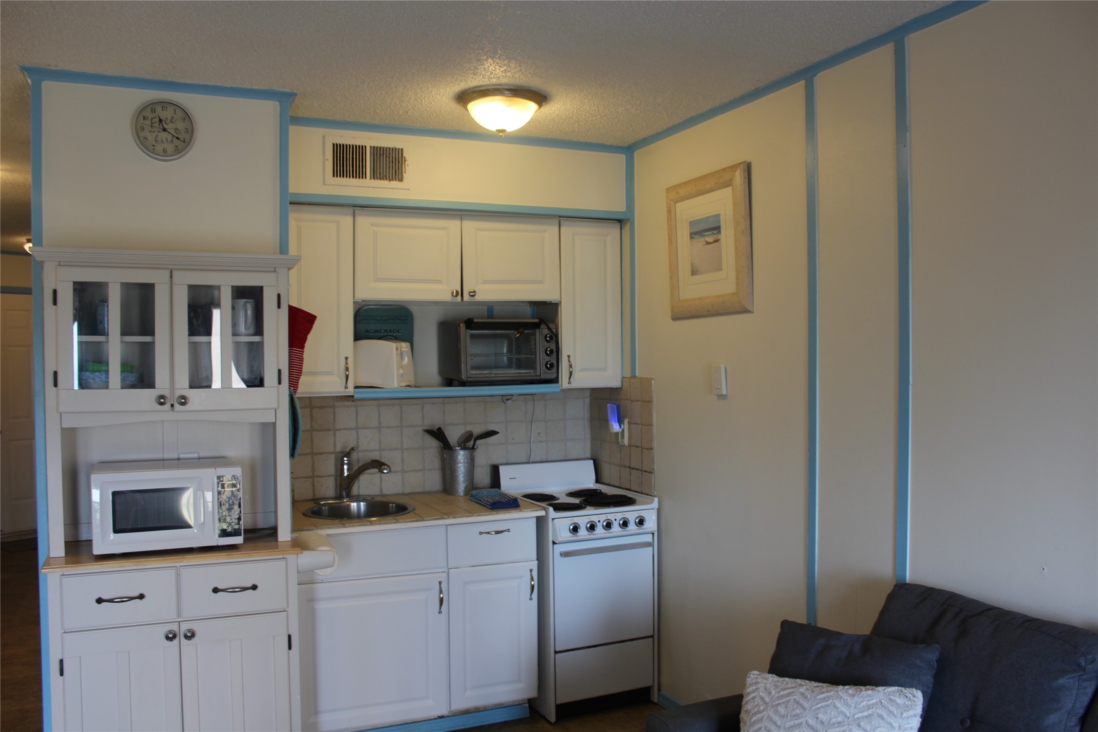 3938 Surfside Boulevard Corpus Christi, TX 78402 - Photo 8 of 21 Kitchen