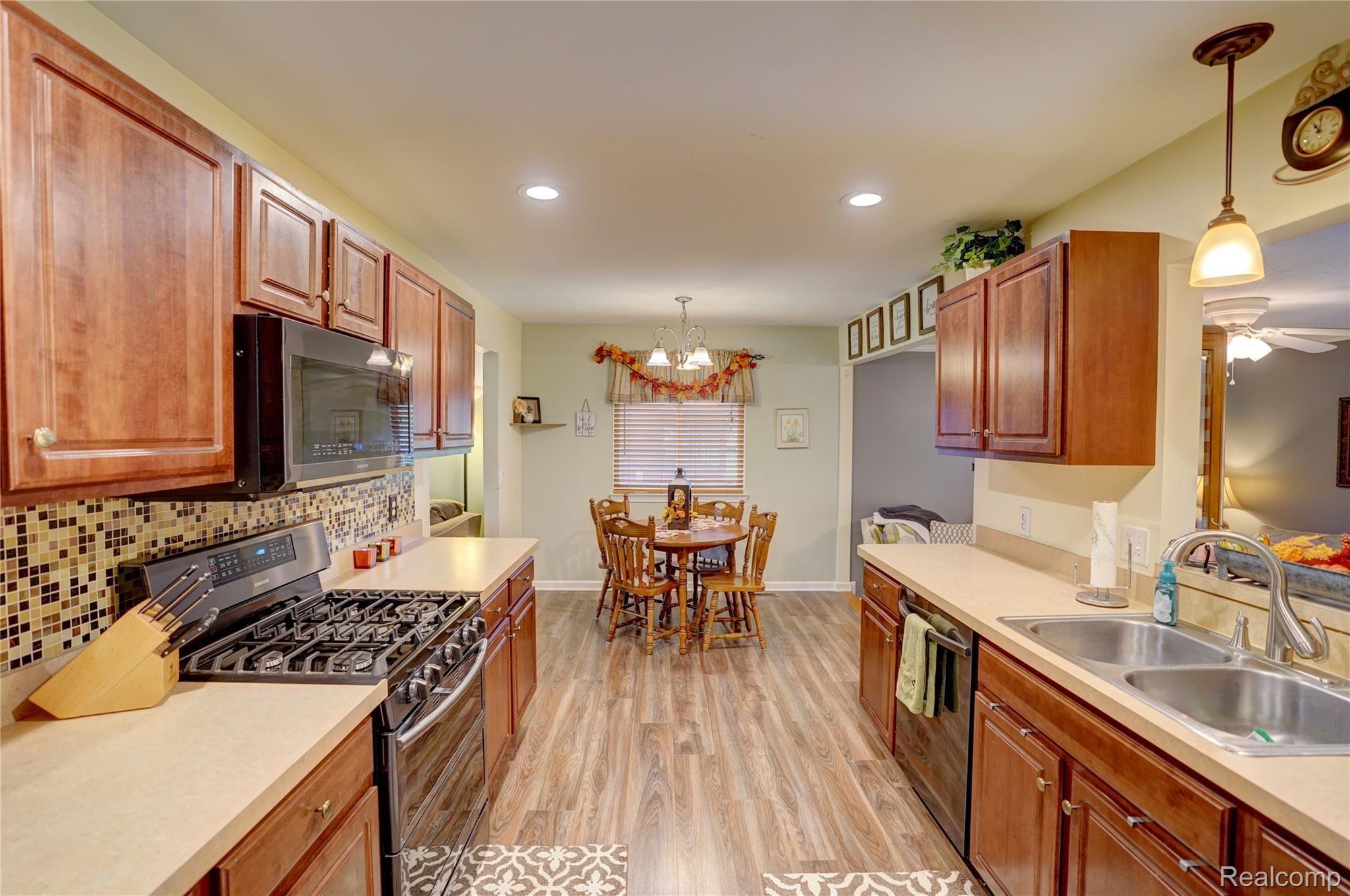 5231 Lethbridge Road Grand Blanc, MI 48439 - Photo 15 of 36 5253 Lethbridge Rd 29.jpg
