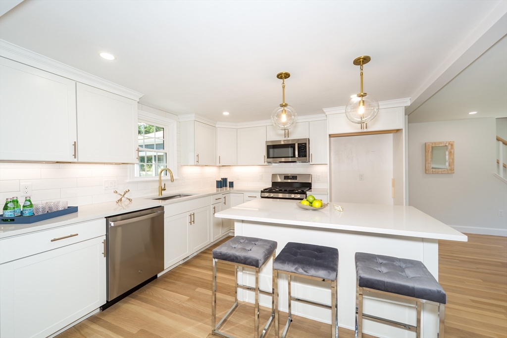 18 Hampton Road Natick, MA 01760 - Photo 10 of 34 Gallery Image 10