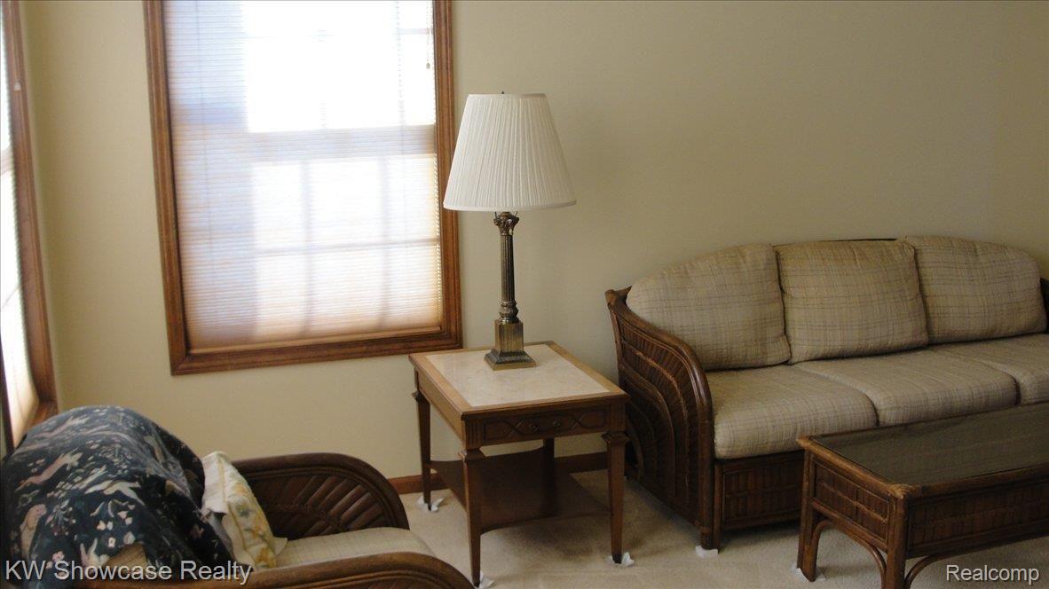 4154 Crocus Road Waterford, MI 48328 - Photo 8 of 18 Living Room