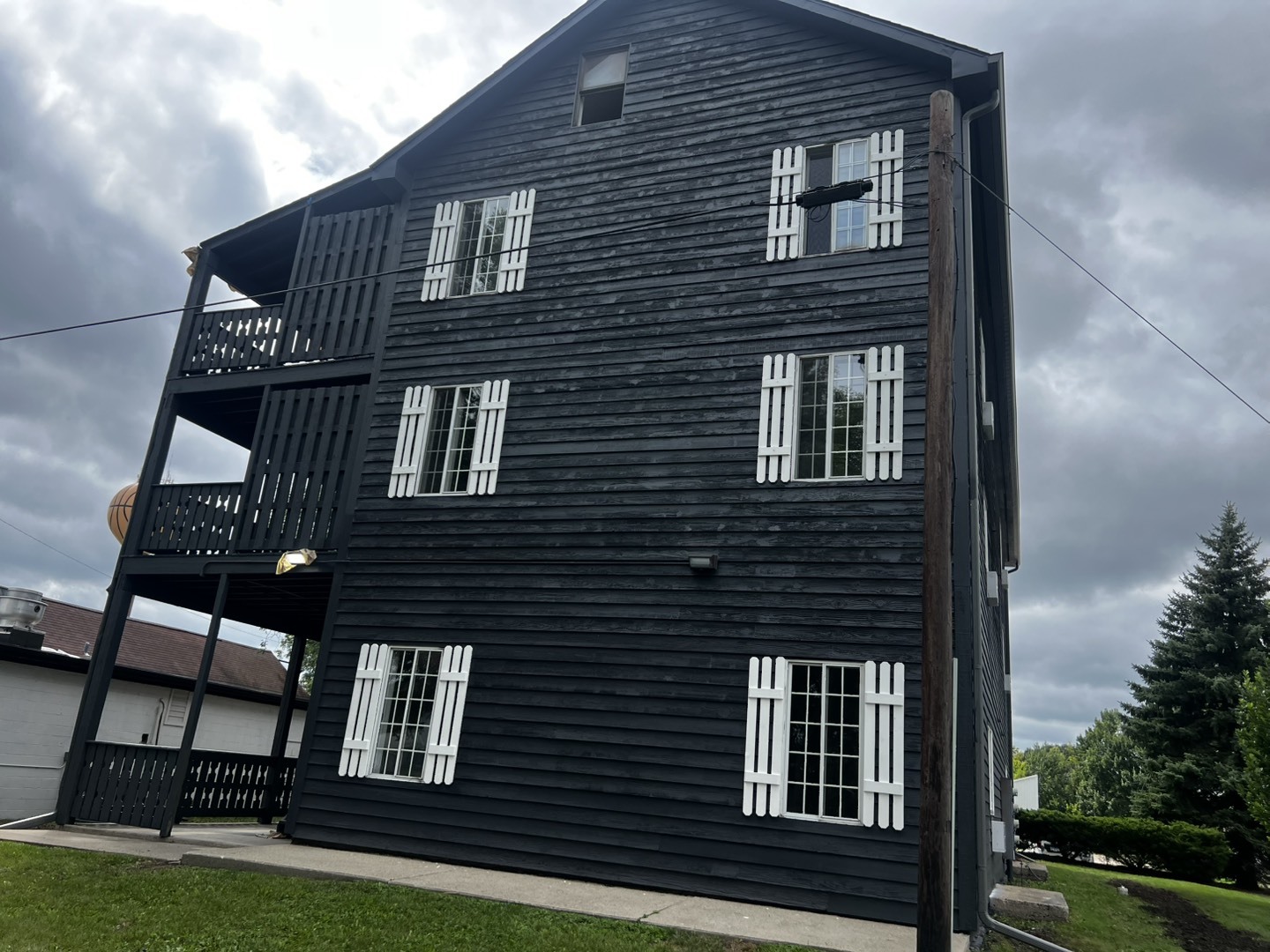 10102 Main Street, Unit 2B Hebron, IL 60034 - Photo 17 of 18 a front view of a house