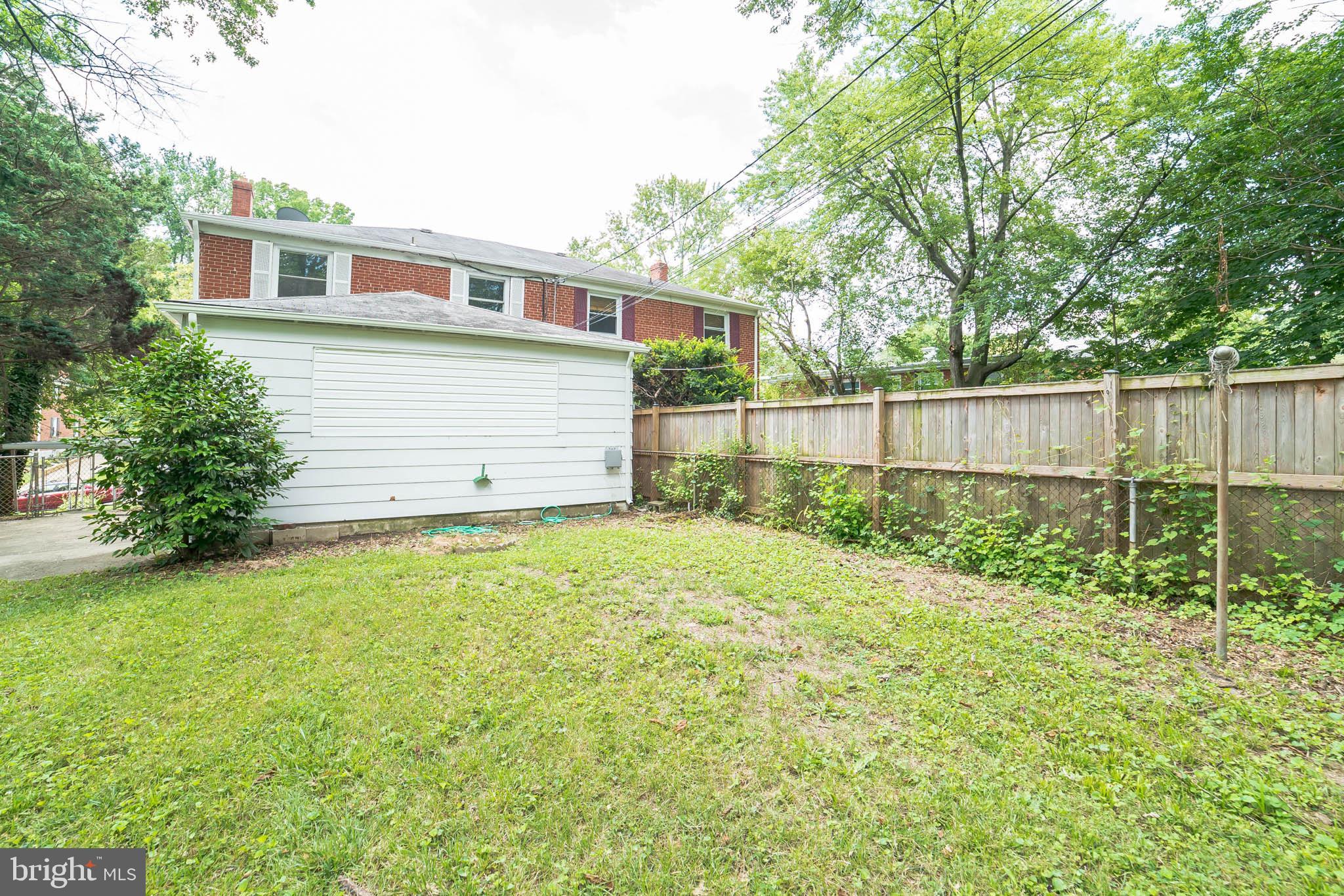 1310 Brixton Road Baltimore, MD 21239 - Photo 29 of 30 Large yard
