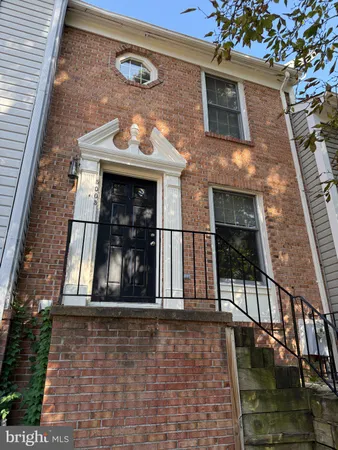 $2,795 | 5003 9th Street South, Arlington, VA 22204