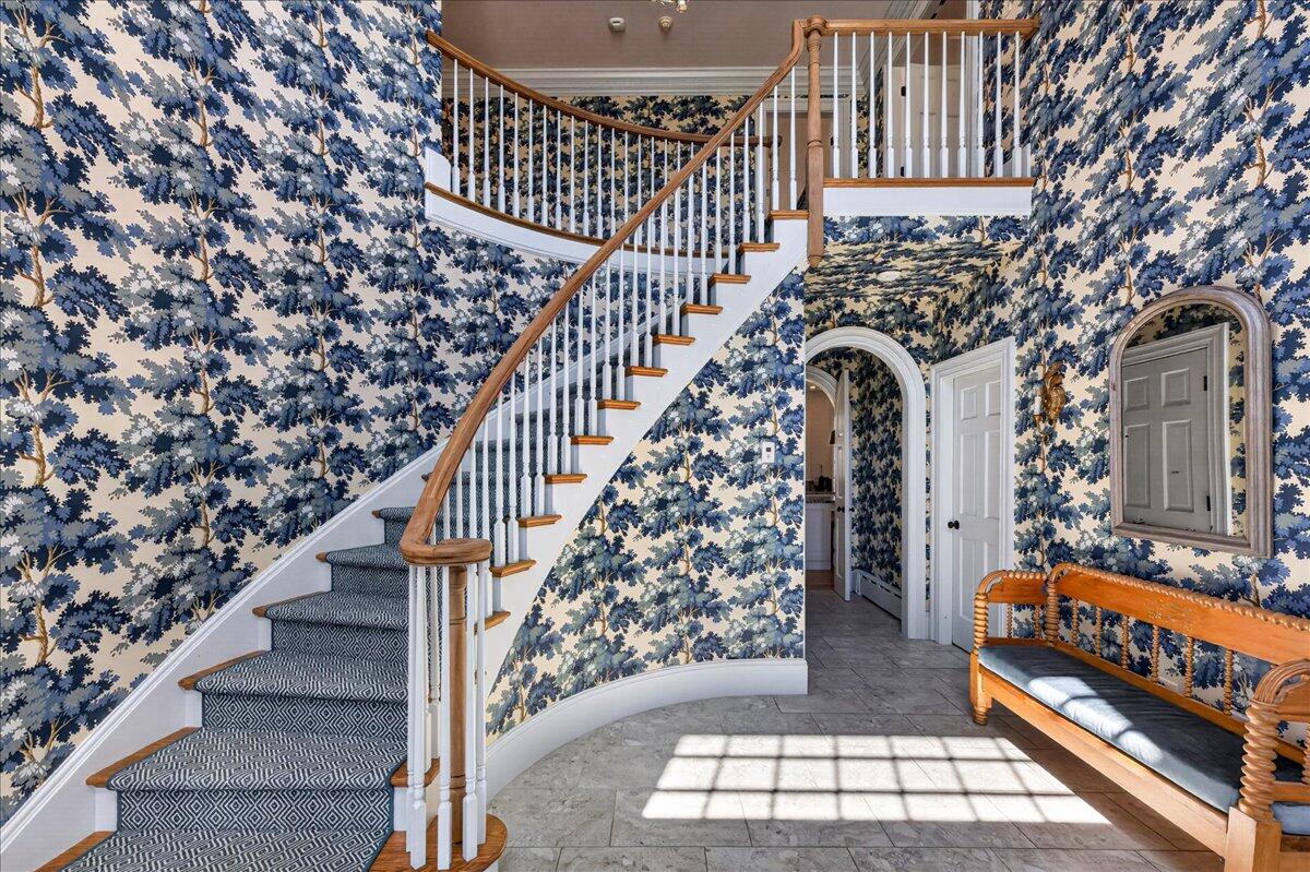 22 Royall Point Road Yarmouth, ME 04096 - Photo 3 of 109 Foyer