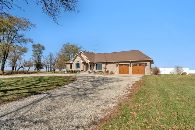 10739 East 3200 N Road Blackstone, IL 61313 - Photo 5 of 73