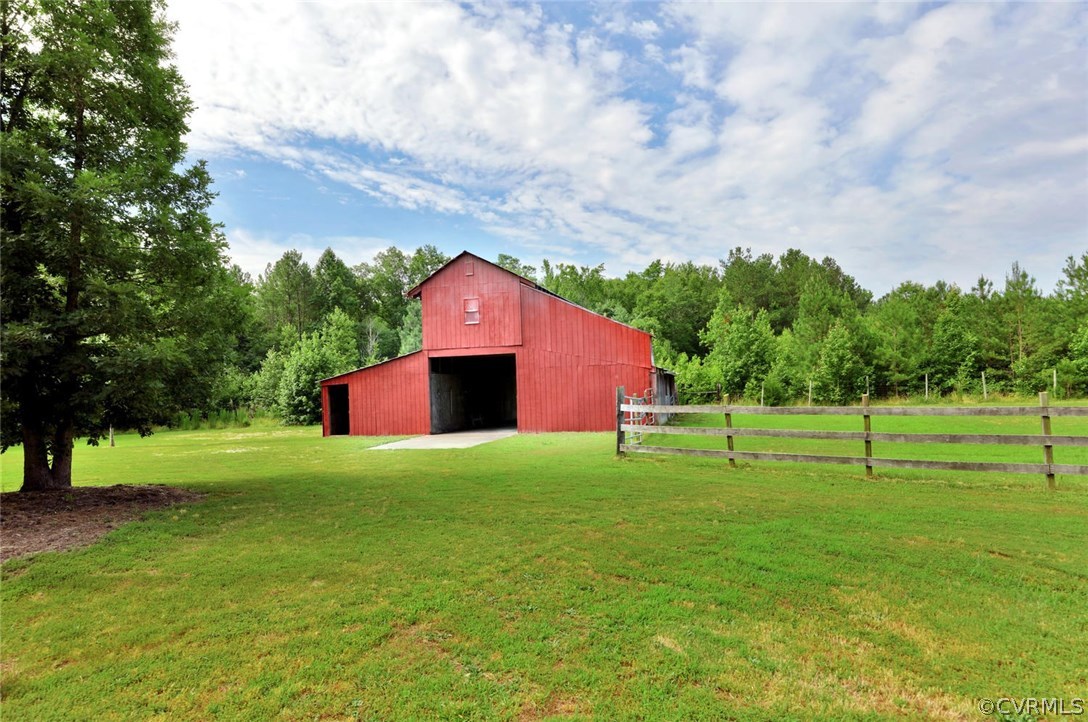 16221 Beach Road Chesterfield, VA 23838 - Photo 35 of 48 a backyard of a house with lots of green space