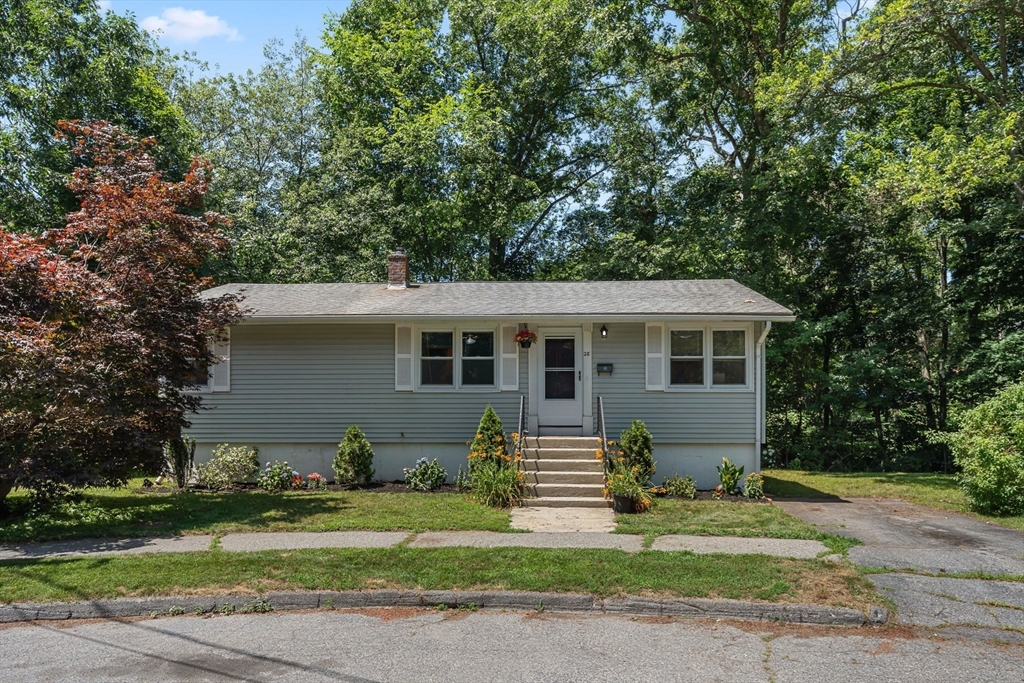 28 Greybert Lane Worcester, MA 01602 - Photo 3 of 35