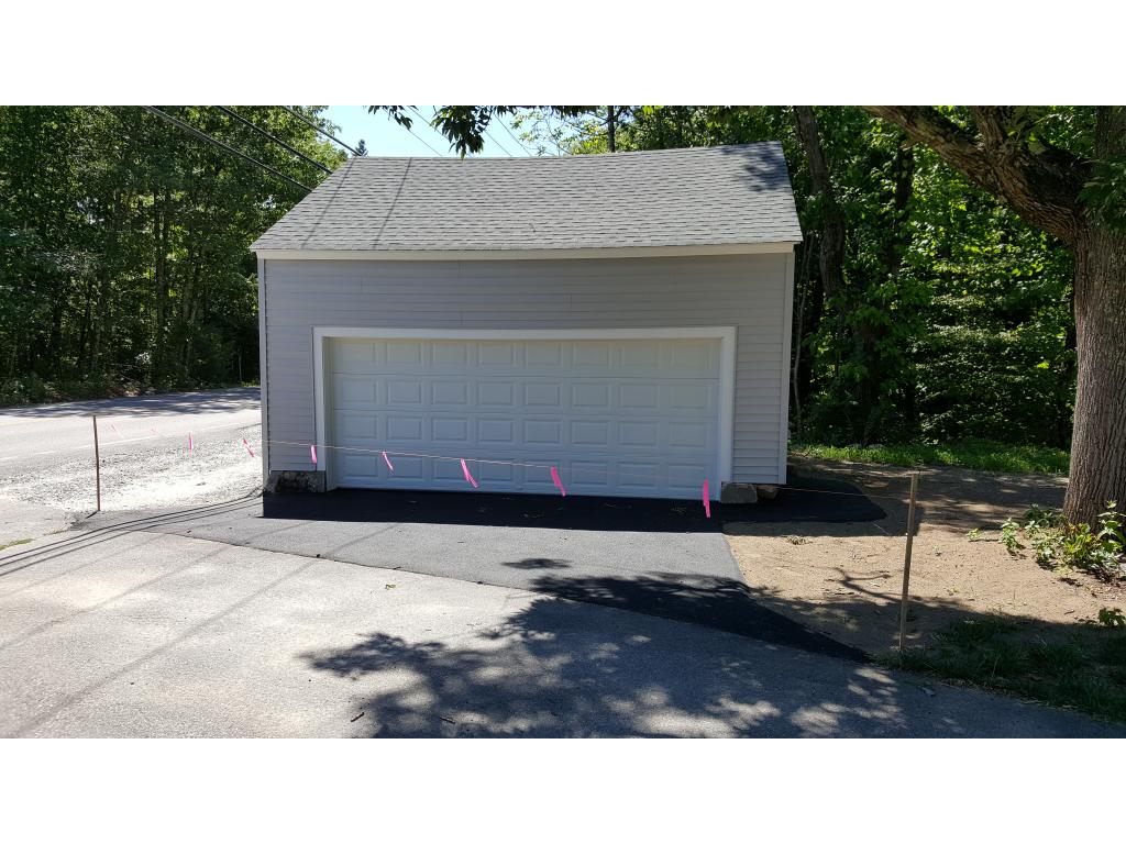 196 Hampstead Road Derry, NH 03038 - Photo 3 of 13