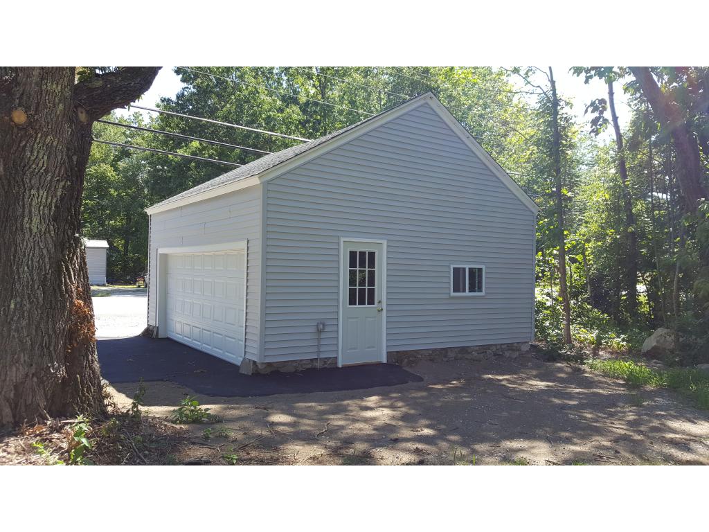 196 Hampstead Road Derry, NH 03038 - Photo 4 of 13