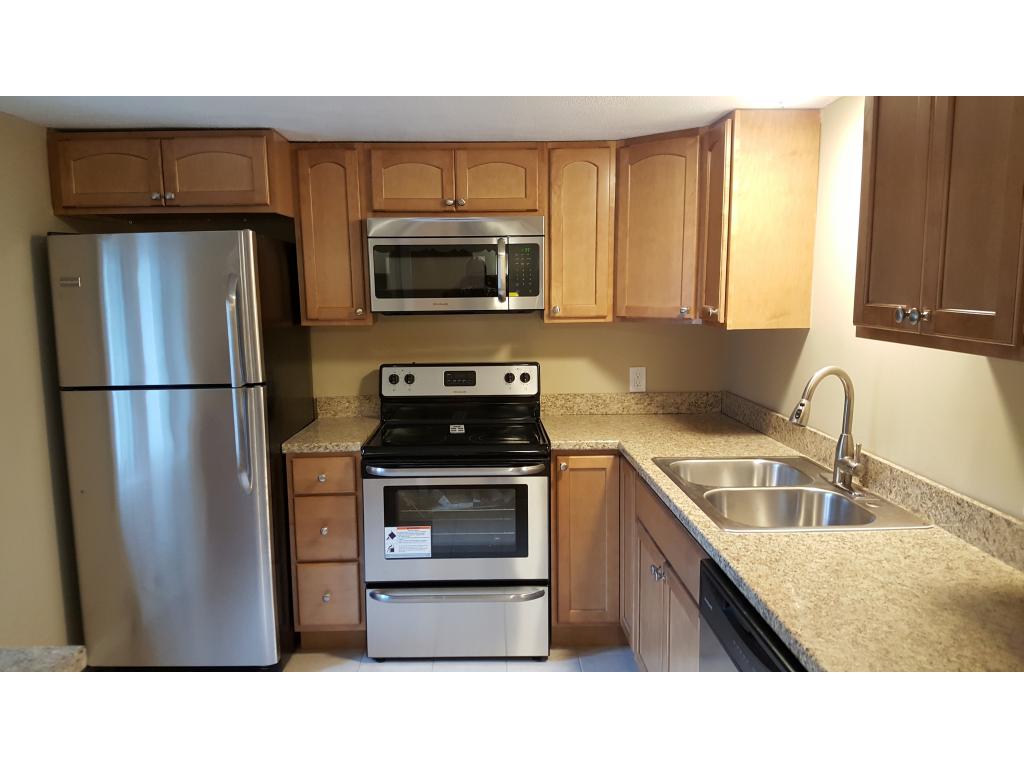 196 Hampstead Road Derry, NH 03038 - Photo 6 of 13