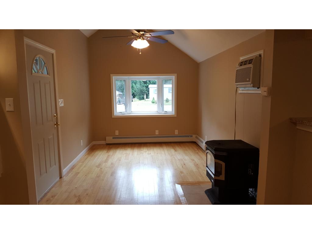 196 Hampstead Road Derry, NH 03038 - Photo 8 of 13