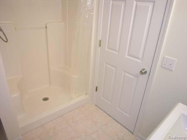 8275 East Bristol Road Davison, MI 48423 - Photo 12 of 18 12 master shower