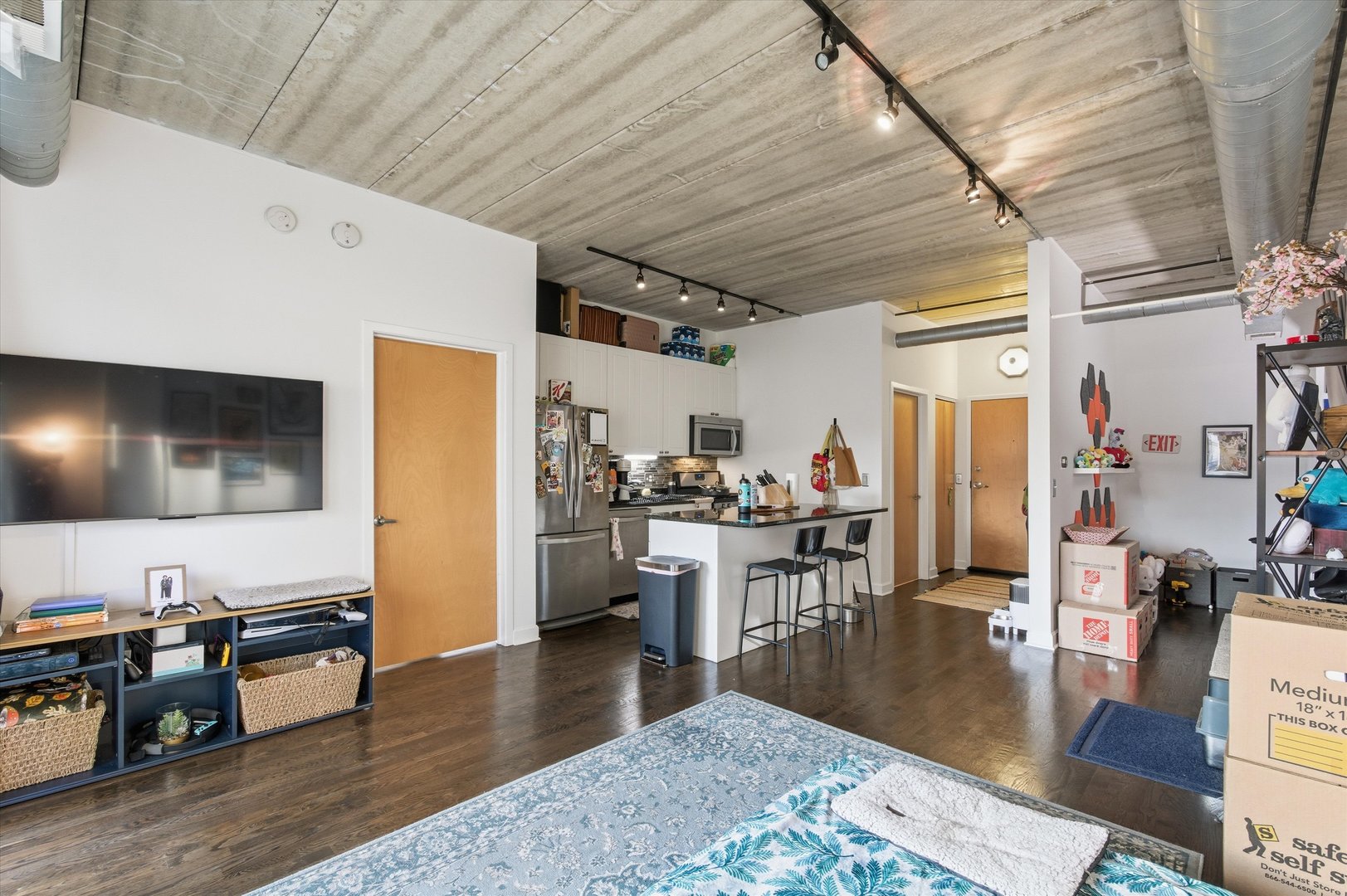 1440 South Michigan Avenue, Unit 415 Chicago, IL 60605 - Photo 2 of 18 a living room with furniture and a flat screen tv