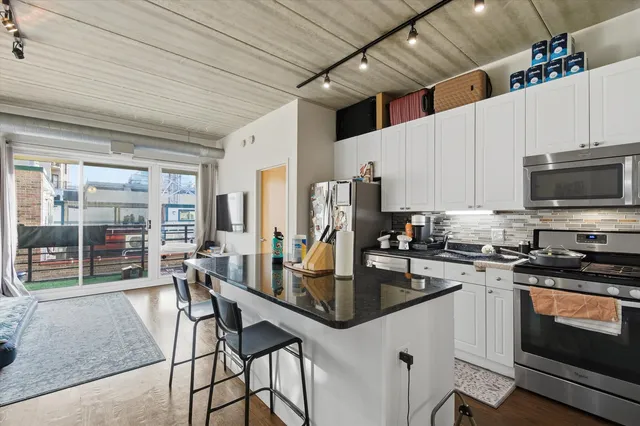 $2,350 | 1440 South Michigan Avenue, Unit 415, Chicago, IL 60605