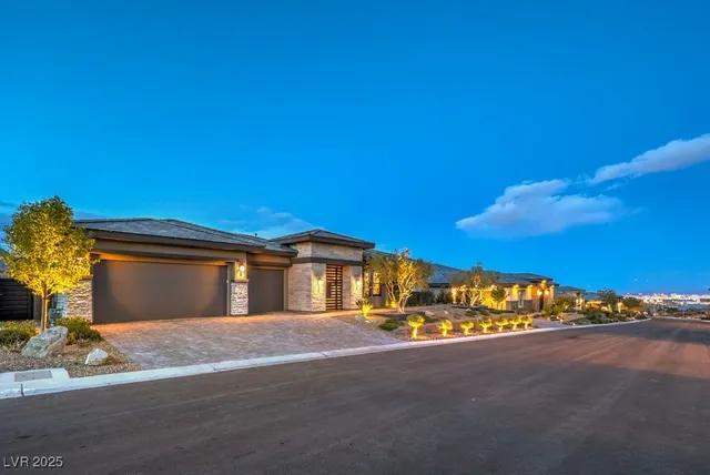 $2,100,000 | 12544 Claymore Highland Avenue, Las Vegas, NV 89138