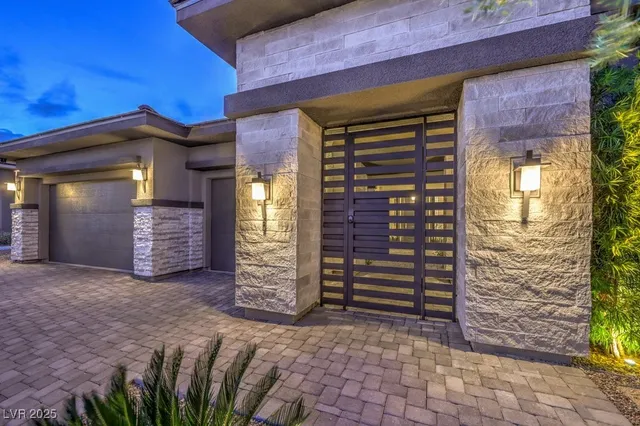 $2,100,000 | 12544 Claymore Highland Avenue, Las Vegas, NV 89138