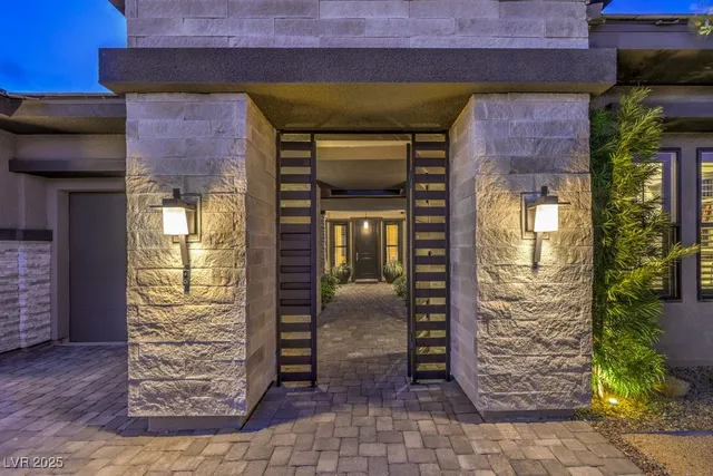 $2,100,000 | 12544 Claymore Highland Avenue, Las Vegas, NV 89138