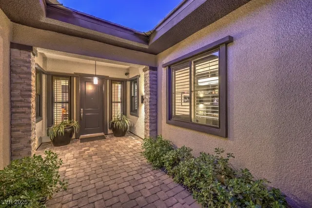 $2,100,000 | 12544 Claymore Highland Avenue, Las Vegas, NV 89138