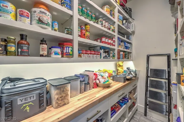 $2,100,000 | 12544 Claymore Highland Avenue, Las Vegas, NV 89138