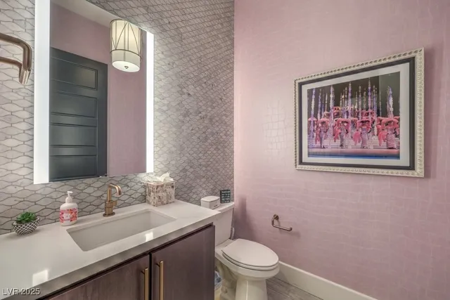 $2,100,000 | 12544 Claymore Highland Avenue, Las Vegas, NV 89138