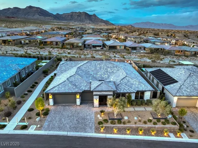 $2,100,000 | 12544 Claymore Highland Avenue, Las Vegas, NV 89138