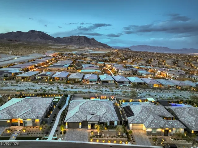 $2,100,000 | 12544 Claymore Highland Avenue, Las Vegas, NV 89138