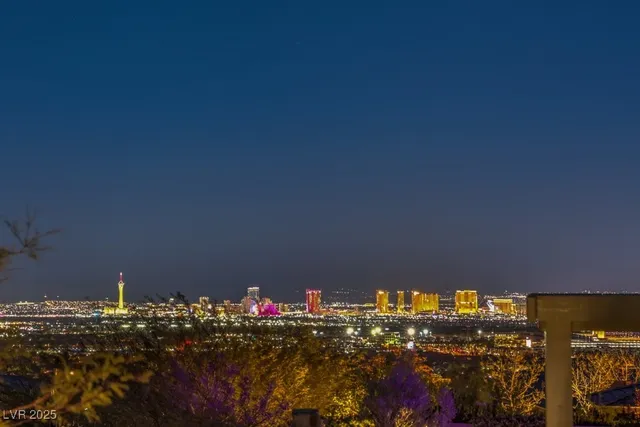 $2,100,000 | 12544 Claymore Highland Avenue, Las Vegas, NV 89138