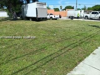 628 Northwest 22nd Road Fort Lauderdale, FL 33311 - Photo 7 of 8 a view of a yard with cars