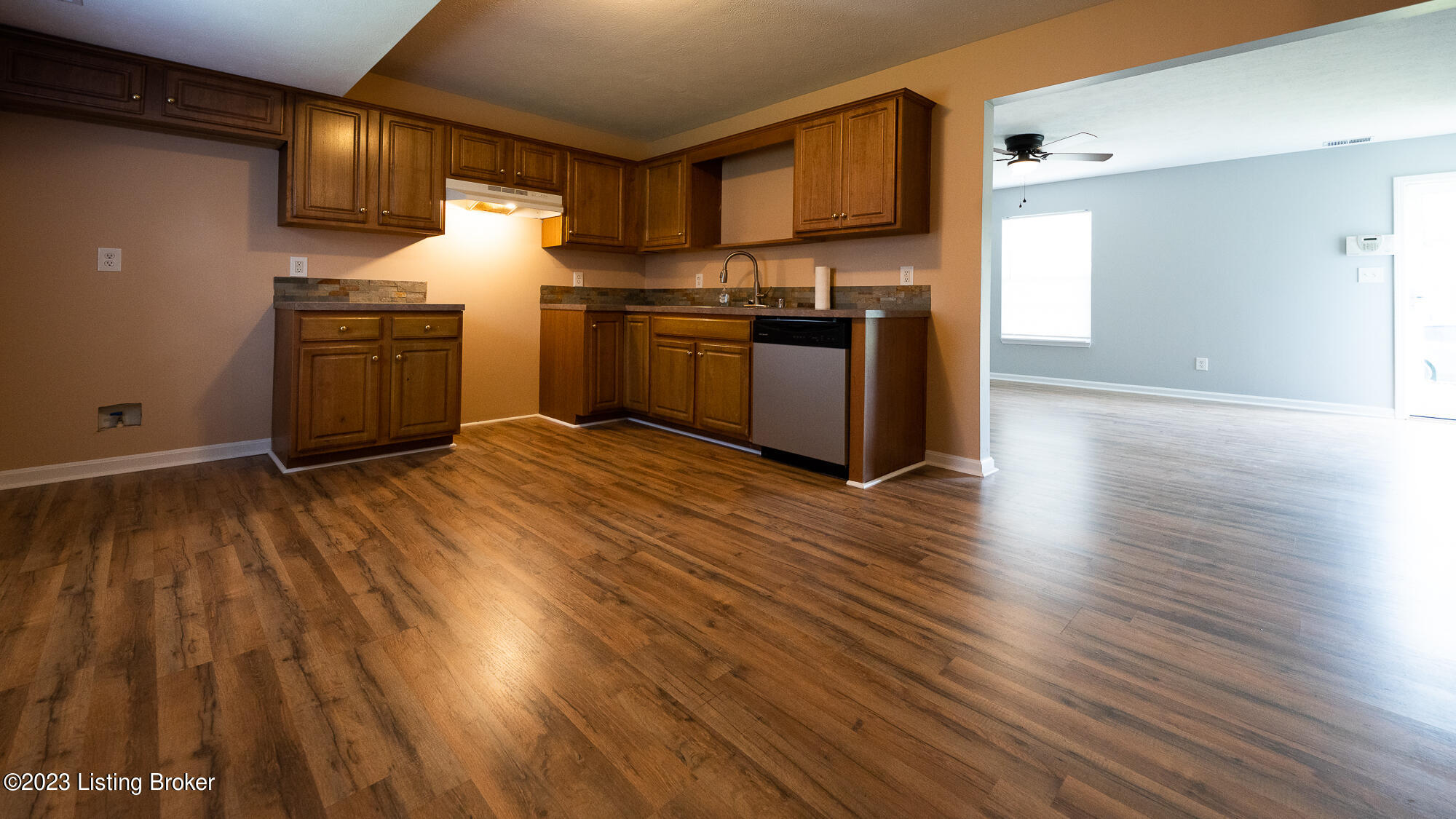 4804 Red Fern Road Louisville, KY 40218 - Photo 4 of 17 4804 Red Fern Road -5