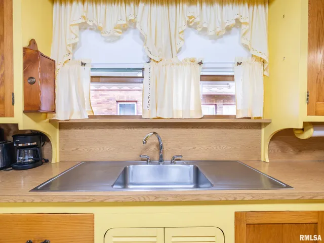 $155,000 | 2409 North Linn Street, Peoria, IL 61604