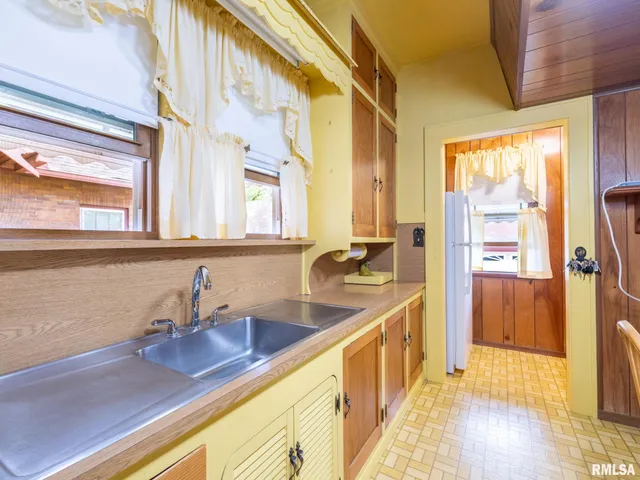 $155,000 | 2409 North Linn Street, Peoria, IL 61604