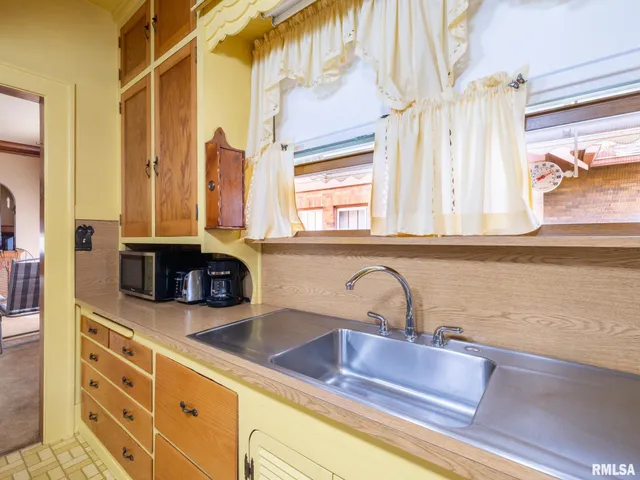 $155,000 | 2409 North Linn Street, Peoria, IL 61604