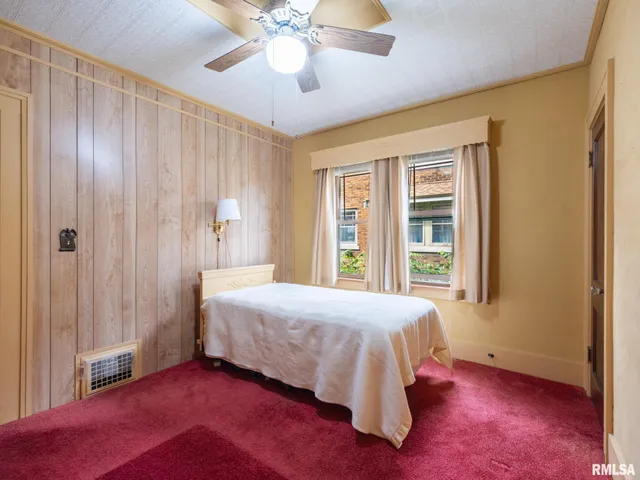 $155,000 | 2409 North Linn Street, Peoria, IL 61604