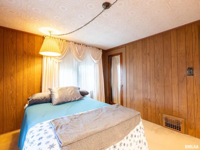 $155,000 | 2409 North Linn Street, Peoria, IL 61604