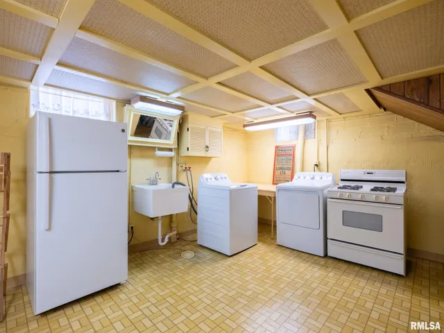 $155,000 | 2409 North Linn Street, Peoria, IL 61604