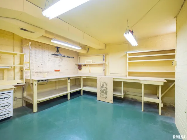 $155,000 | 2409 North Linn Street, Peoria, IL 61604